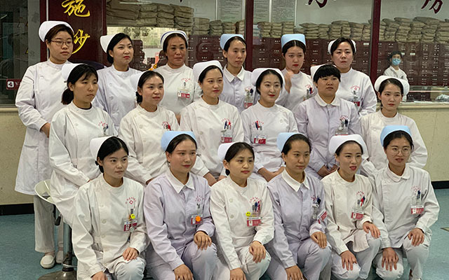【5.12护士节】江南在线登录入口举办茶话会白衣天使受表彰(图1)