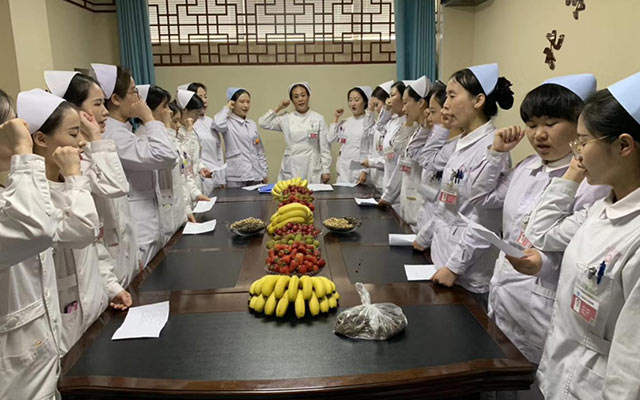 【5.12护士节】江南在线登录入口举办茶话会白衣天使受表彰(图2)
